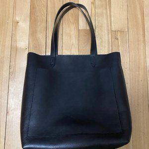 The Medium Transport Tote